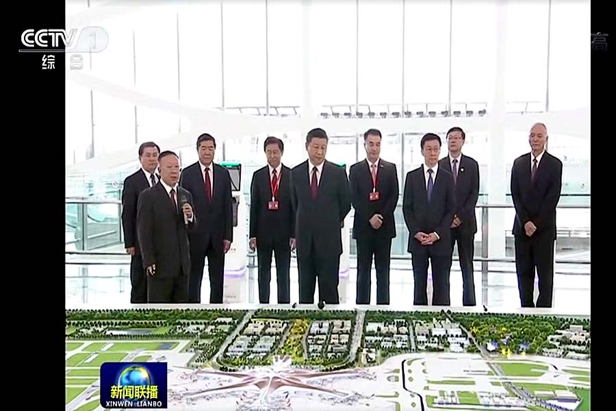 習近平總書記視察由我公司制作的北京大興機場沙盤模型